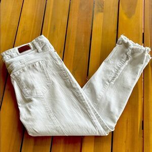Crown & Ivy women’s denim cropped pants in white, size 6